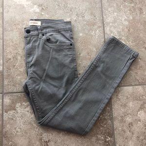 Grey Levi’s 510 skinny